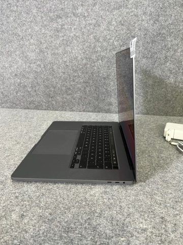 962750-8 MacBook Pro (16-inch, 2019) - Shipping included!
