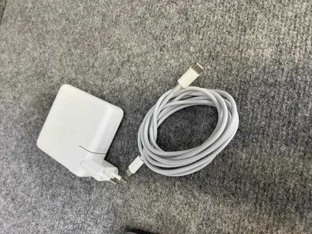 962750-13 MacBook Pro (16-inch, 2019) - Shipping included!