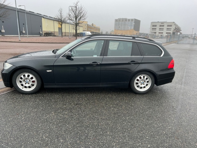 993532-2 BMW 325i Touring - 2006