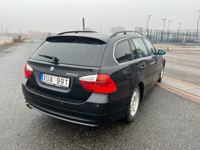 993532-5 BMW 325i Touring - 2006