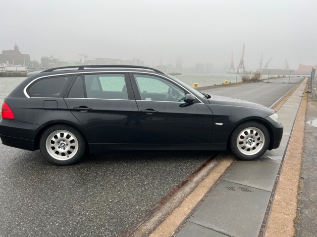 993532-6 BMW 325i Touring - 2006