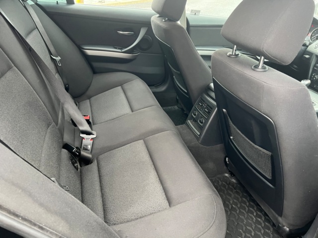 993532-8 BMW 325i Touring - 2006