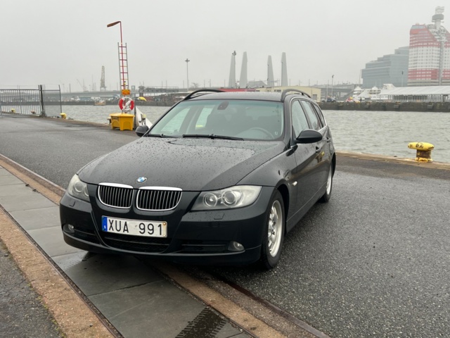 993532-9 BMW 325i Touring - 2006