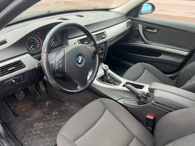 993532-11 BMW 325i Touring - 2006