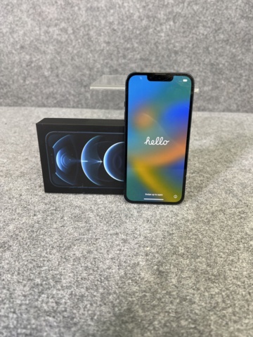962767-1 iPhone 13, 128GB Midnight - Shipping included!