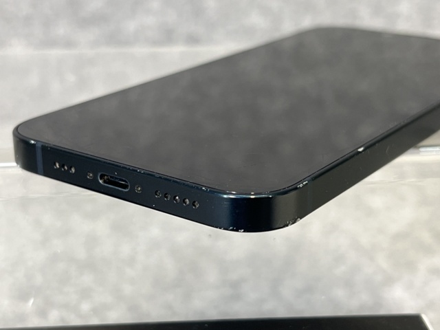 962767-4 iPhone 13, 128GB Midnight - Shipping included!