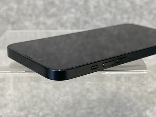 962767-7 iPhone 13, 128GB Midnight - Shipping included!