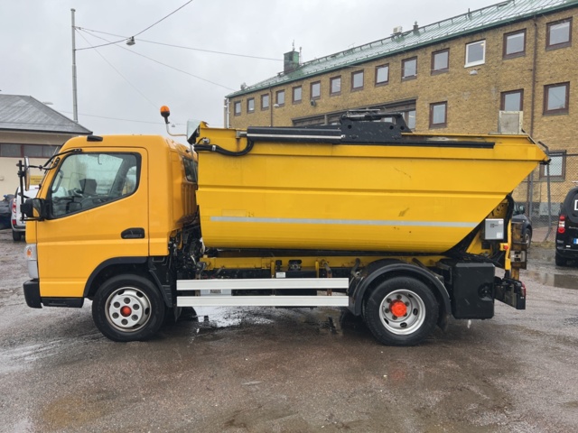 1001231-2 Garbage truck Mitsubishi Fuso Canter -2017