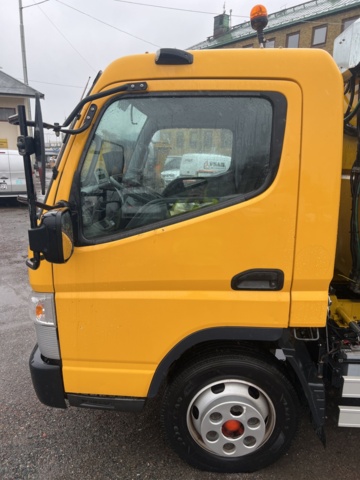 1001231-9 Garbage truck Mitsubishi Fuso Canter -2017