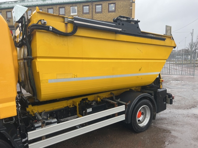 1001231-10 Garbage truck Mitsubishi Fuso Canter -2017