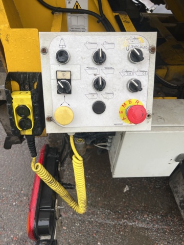 1001231-16 Garbage truck Mitsubishi Fuso Canter -2017