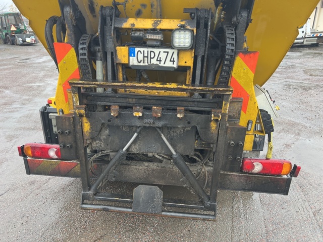 1001231-21 Garbage truck Mitsubishi Fuso Canter -2017