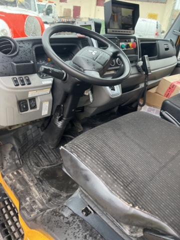 1001231-25 Garbage truck Mitsubishi Fuso Canter -2017