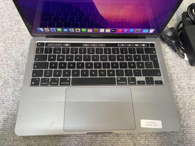 962771-4 MacBook Pro (13-inch, M1, 2020) - Shipping included!