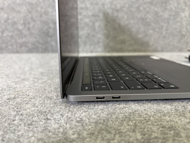 962771-6 MacBook Pro (13-inch, M1, 2020) - Shipping included!