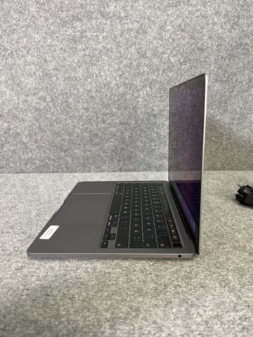 962771-7 MacBook Pro (13-inch, M1, 2020) - Shipping included!