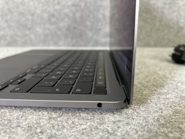 962771-8 MacBook Pro (13-inch, M1, 2020) - Shipping included!