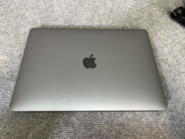 962771-9 MacBook Pro (13-inch, M1, 2020) - Shipping included!