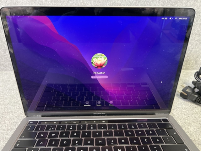 962771-17 MacBook Pro (13-inch, M1, 2020) - Shipping included!