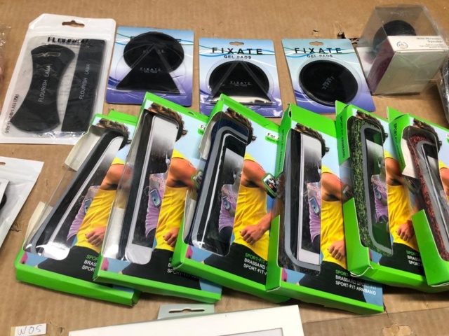 1008234-3 Assortment of mobile accessories etc. - shipping included (W05)