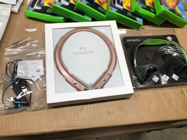 1008234-5 Assortment of mobile accessories etc. - shipping included (W05)