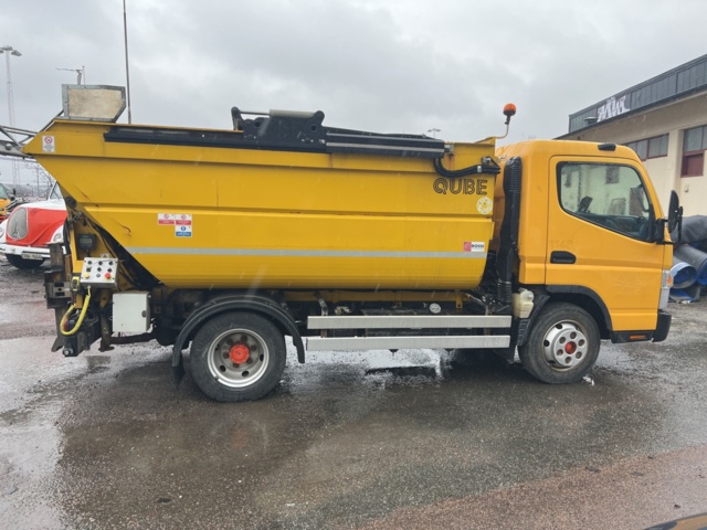 1001232-6 Garbage truck Mitsubishi Canter Fuso