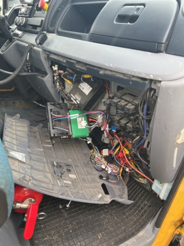 1001232-19 Garbage truck Mitsubishi Canter Fuso