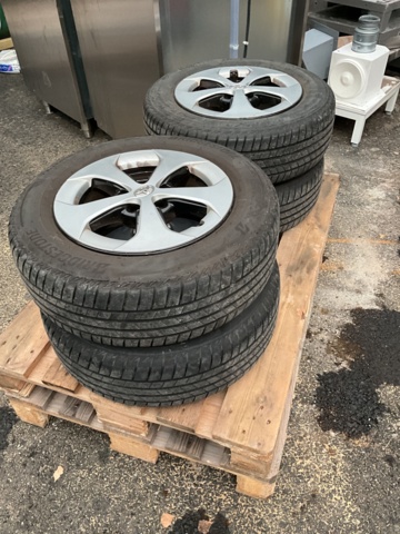 1001700-28 Toyota Prius Plug-in Hybrid 1.8 CVT - 2012