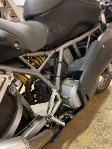 1006631-9 Ducati 750 Sport -2001