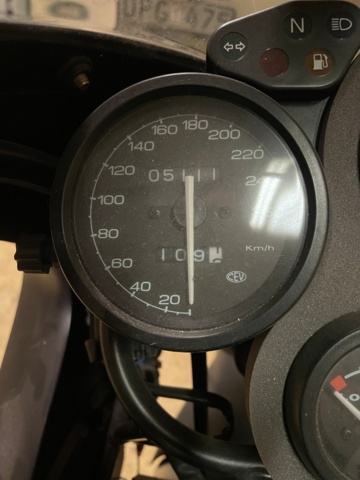 1006631-8 Ducati 750 Sport -2001