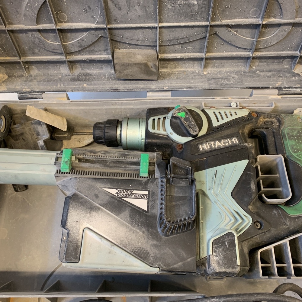 992511-2 Hammer drill with dust collector Hitachi DH 28PD