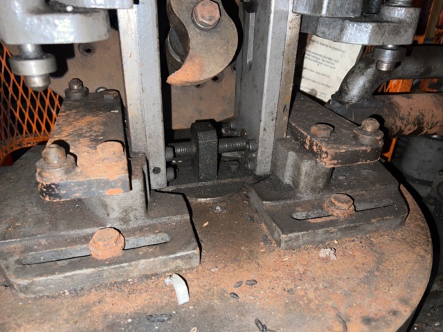 1001235-18 Brake band machines Carole, lathe, rivet and grind