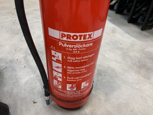 882908-9 Electric hedge trimmer Jonsered and various other things