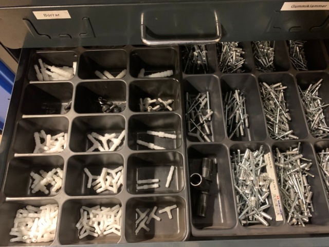 956265-5 Assortment cabinet Berner with fuses, drills, cable lugs etc. (new pictures)