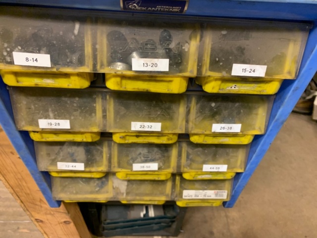 956265-11 Assortment cabinet Berner with fuses, drills, cable lugs etc. (new pictures)