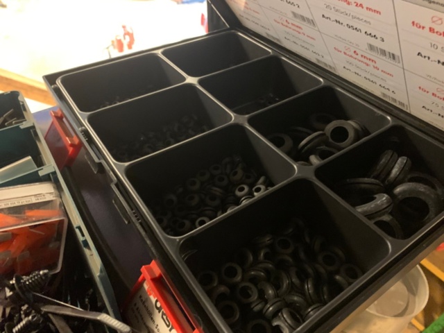 956265-15 Assortment cabinet Berner with fuses, drills, cable lugs etc. (new pictures)