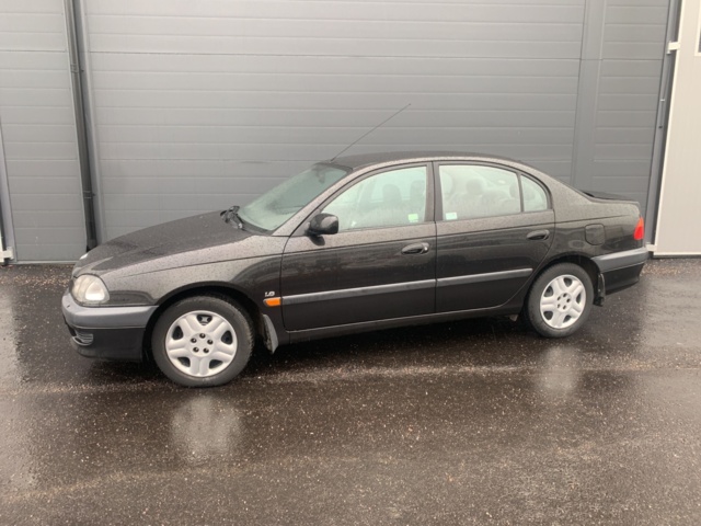 882910-2 Toyota Avensis - 2000