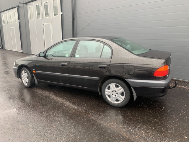 882910-3 Toyota Avensis - 2000