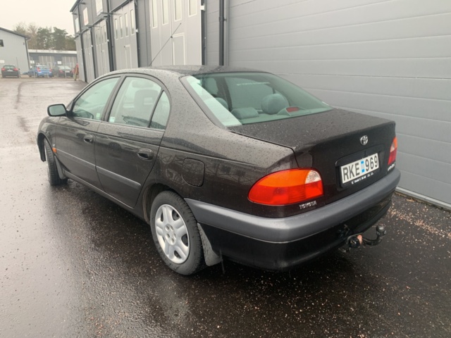 882910-4 Toyota Avensis - 2000