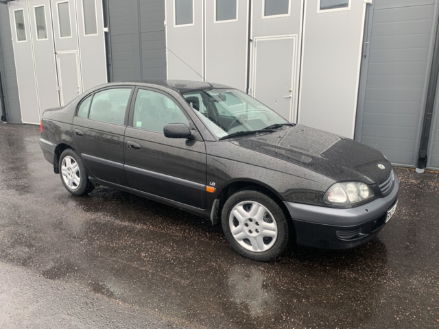 882910-6 Toyota Avensis - 2000