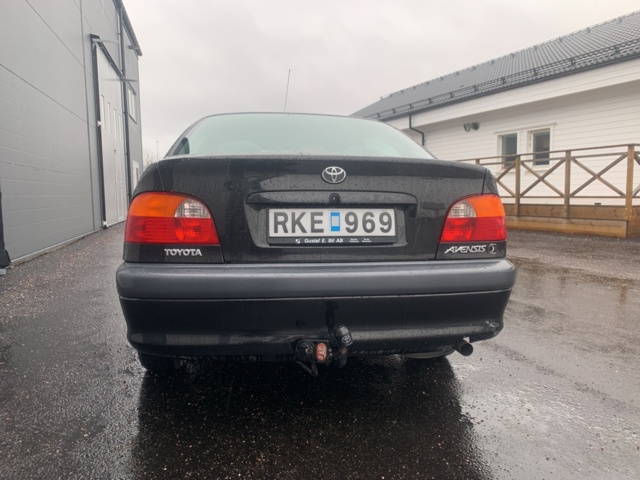 882910-10 Toyota Avensis - 2000