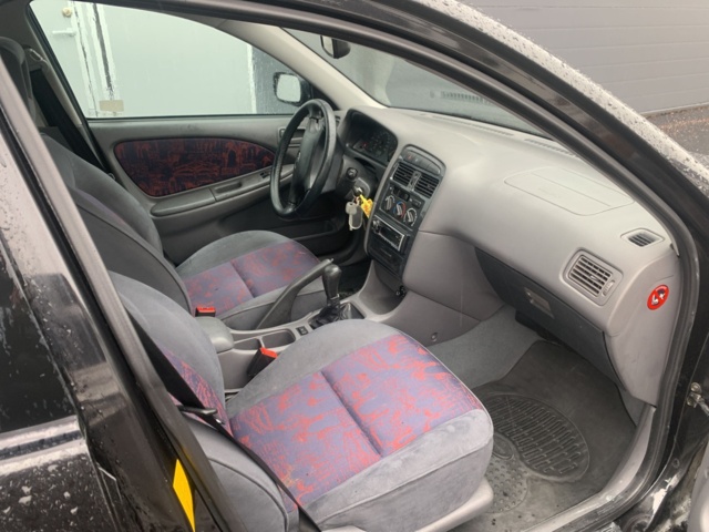 882910-11 Toyota Avensis - 2000