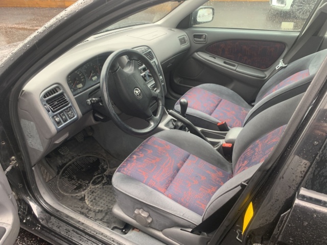 882910-12 Toyota Avensis - 2000