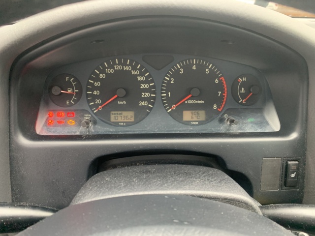 882910-17 Toyota Avensis - 2000