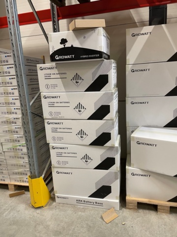 1008879-5 Set - 4 batteries 2.5kW and inverter for solar system, Growatt 10kW [new]