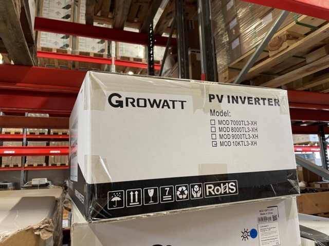 1008879-8 Set - 4 batteries 2.5kW and inverter for solar system, Growatt 10kW [new]