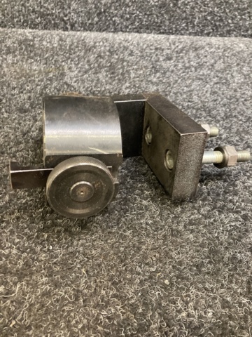 1008463-3 Angled mounting fixture