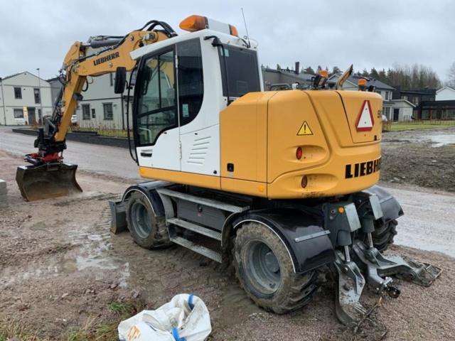 805801-3 Wheel excavator Liebherr 912 Compact - 2013