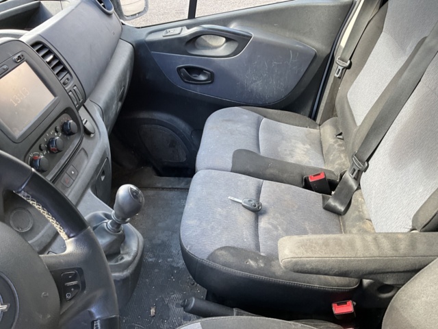 1001736-17 Opel Vivaro Van 2.9t 1.6 CDTI BIturbo - 2016