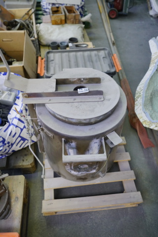 954561-1 Melting furnace, burner missing